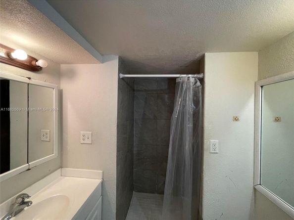 4255 N University Dr 201, Sunrise FL 33351