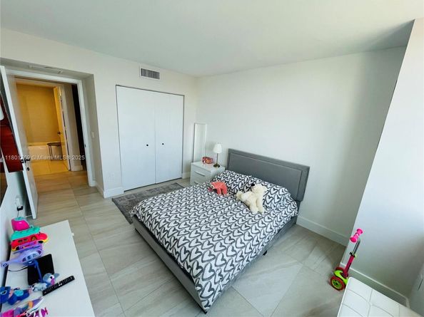 2600 E Hallandale Beach Blvd T2601, Hallandale Beach FL 33009