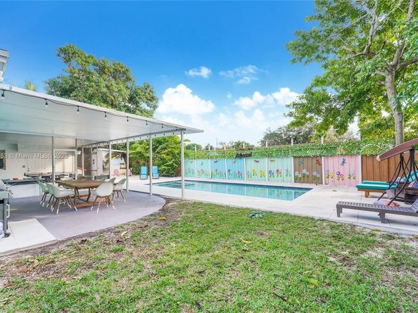 1532 NE 144th St, Miami FL 33161
