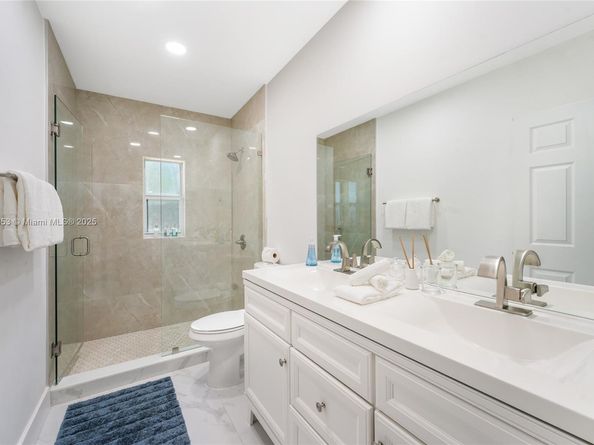 1532 NE 144th St, Miami FL 33161