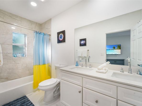 1532 NE 144th St, Miami FL 33161