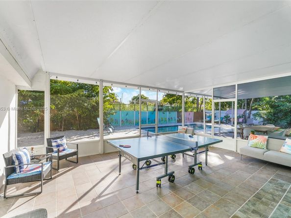 1532 NE 144th St, Miami FL 33161