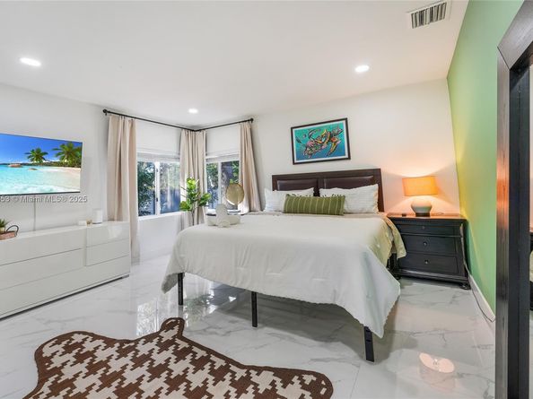 1532 NE 144th St, Miami FL 33161