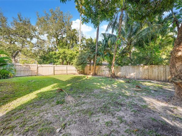 1532 NE 144th St, Miami FL 33161