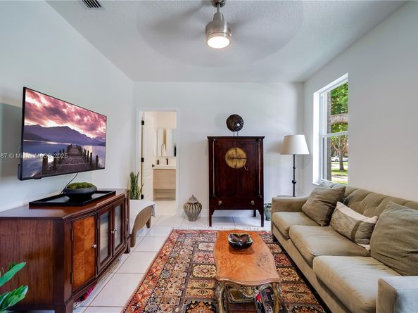 8910 SW 160th St, Palmetto Bay FL 33157