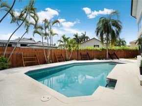 8910 SW 160th St, Palmetto Bay FL 33157