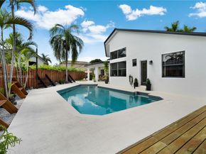 8910 SW 160th St, Palmetto Bay FL 33157