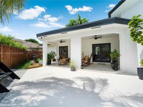 8910 SW 160th St, Palmetto Bay FL 33157