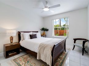 8910 SW 160th St, Palmetto Bay FL 33157