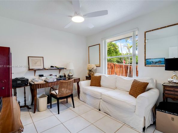 8910 SW 160th St, Palmetto Bay FL 33157