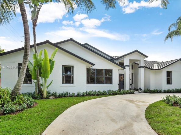 8910 SW 160th St, Palmetto Bay FL 33157