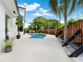 8910 SW 160th St, Palmetto Bay FL 33157