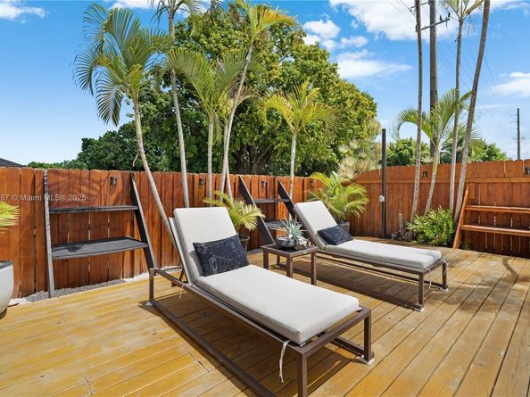 8910 SW 160th St, Palmetto Bay FL 33157
