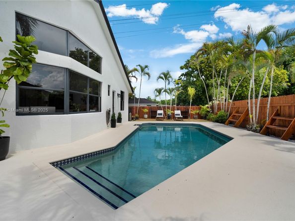 8910 SW 160th St, Palmetto Bay FL 33157