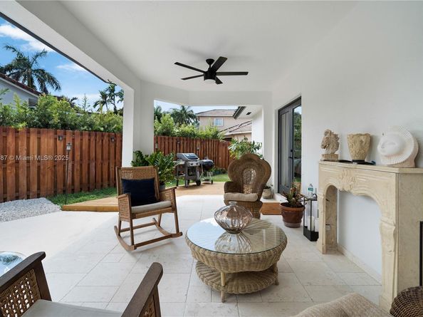 8910 SW 160th St, Palmetto Bay FL 33157