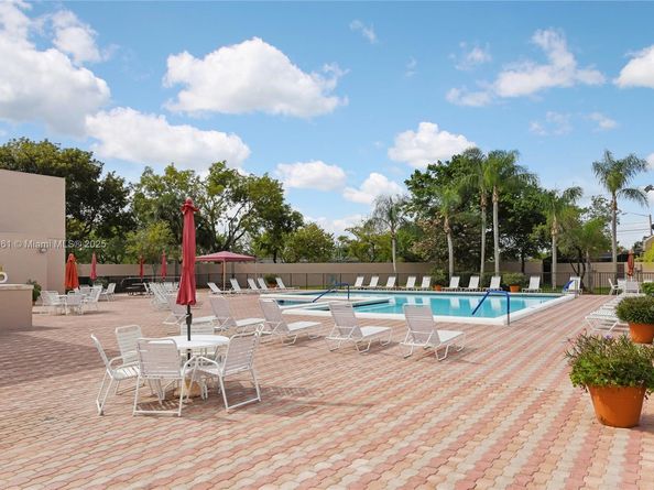 12393 NW 12th Ct, Pembroke Pines FL 33026