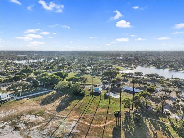 12393 NW 12th Ct, Pembroke Pines FL 33026