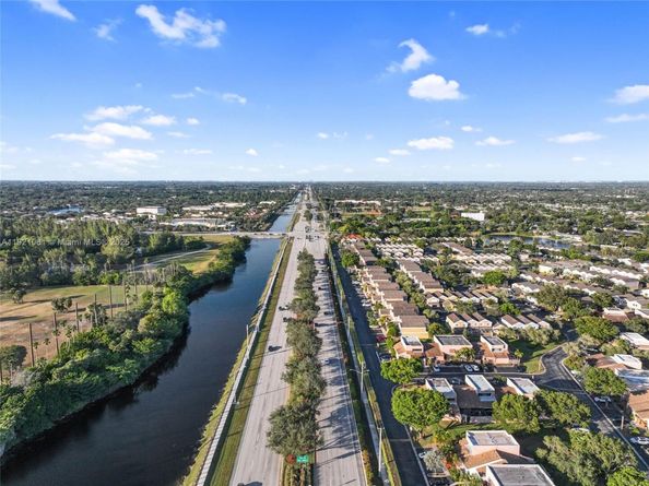 12393 NW 12th Ct, Pembroke Pines FL 33026