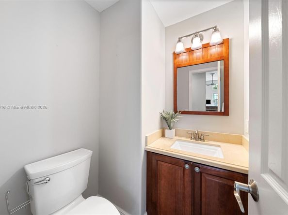 2587 Jardin Ct, Weston FL 33327