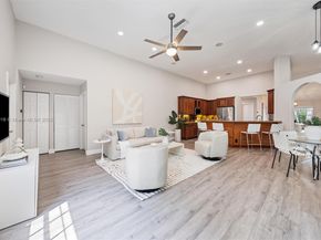 2587 Jardin Ct, Weston FL 33327