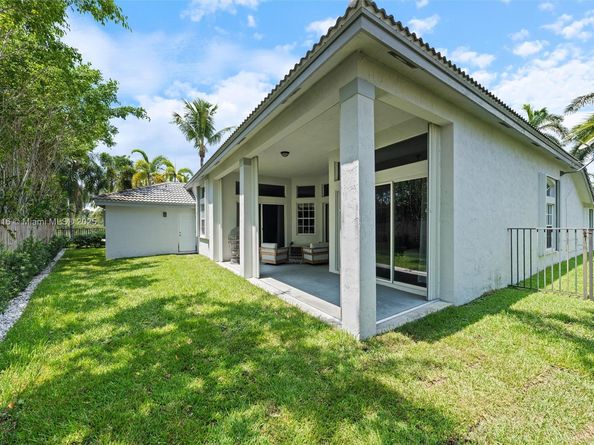 2587 Jardin Ct, Weston FL 33327