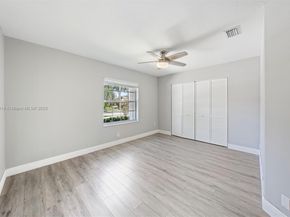 2587 Jardin Ct, Weston FL 33327