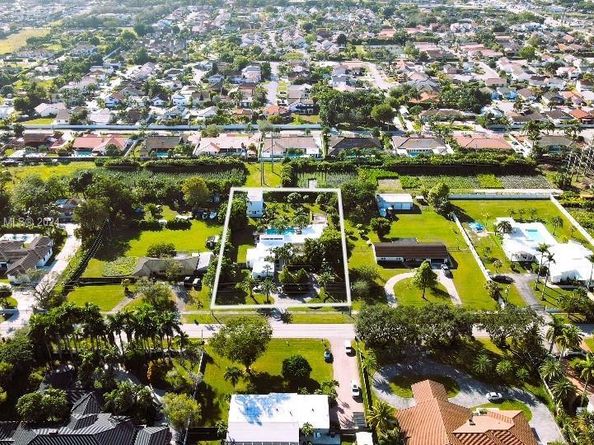 10420 SW 64th St, Miami FL 33173
