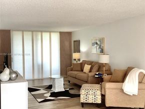 9423 S Hollybrook Lake Dr 106, Pembroke Pines FL 33025