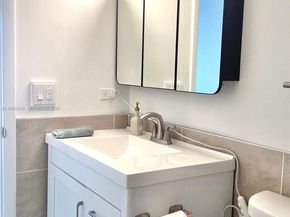 9423 S Hollybrook Lake Dr 106, Pembroke Pines FL 33025