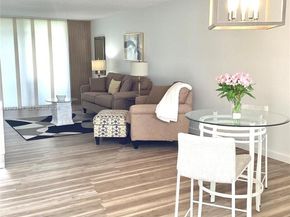 9423 S Hollybrook Lake Dr 106, Pembroke Pines FL 33025