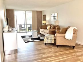 9423 S Hollybrook Lake Dr 106, Pembroke Pines FL 33025