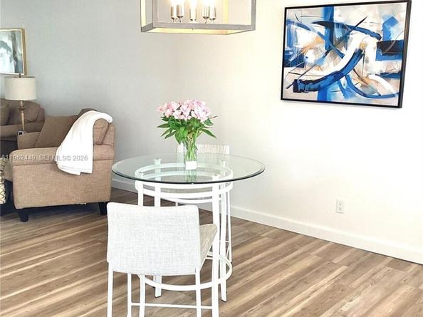 9423 S Hollybrook Lake Dr 106, Pembroke Pines FL 33025