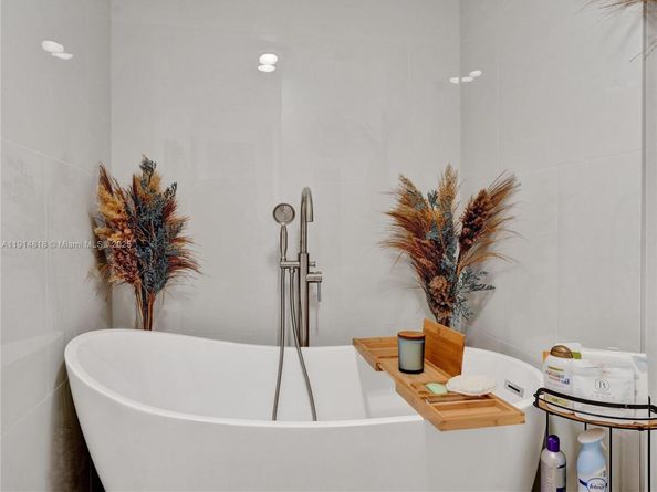 3800 Hillcrest Dr 1204, Hollywood FL 33021