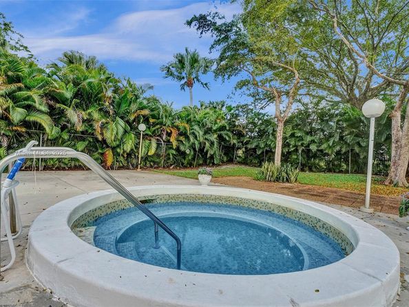 3800 Hillcrest Dr 1204, Hollywood FL 33021