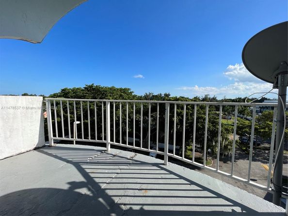 492 NW 165th St Rd C611, Miami FL 33169