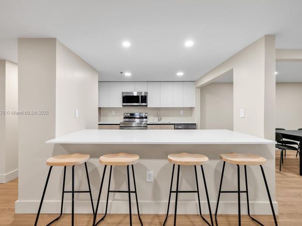 5445 Collins Ave M9 M10 M11 M12, Miami Beach FL 33140