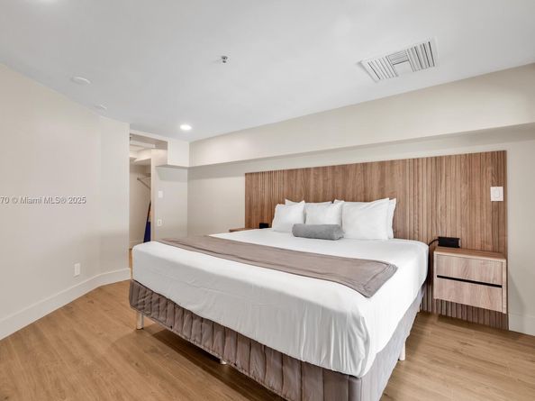 5445 Collins Ave M9 M10 M11 M12, Miami Beach FL 33140