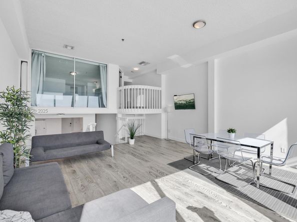 5445 Collins Ave M9 M10 M11 M12, Miami Beach FL 33140