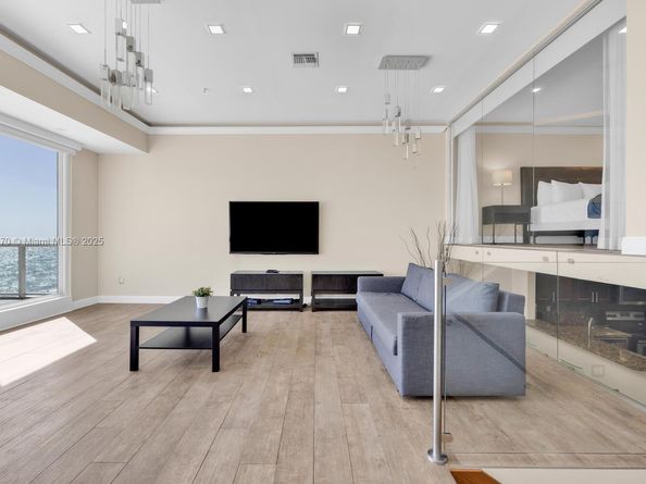 5445 Collins Ave M9 M10 M11 M12, Miami Beach FL 33140