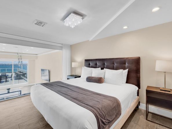 5445 Collins Ave M9 M10 M11 M12, Miami Beach FL 33140