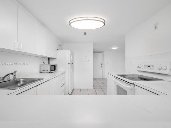 5445 Collins Ave M9 M10 M11 M12, Miami Beach FL 33140