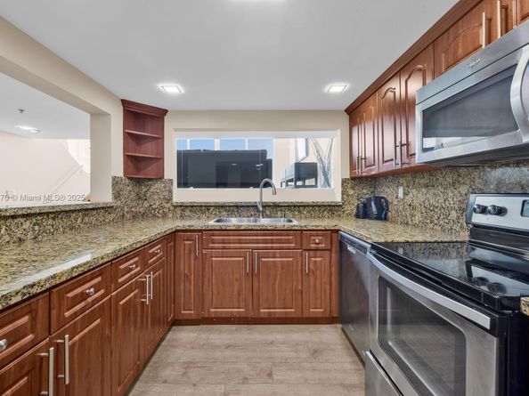 5445 Collins Ave M9 M10 M11 M12, Miami Beach FL 33140