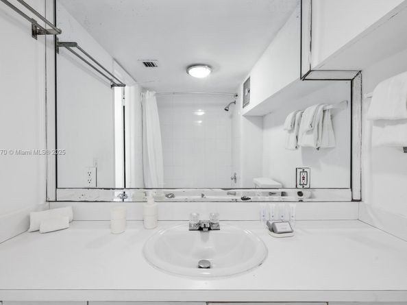 5445 Collins Ave M9 M10 M11 M12, Miami Beach FL 33140