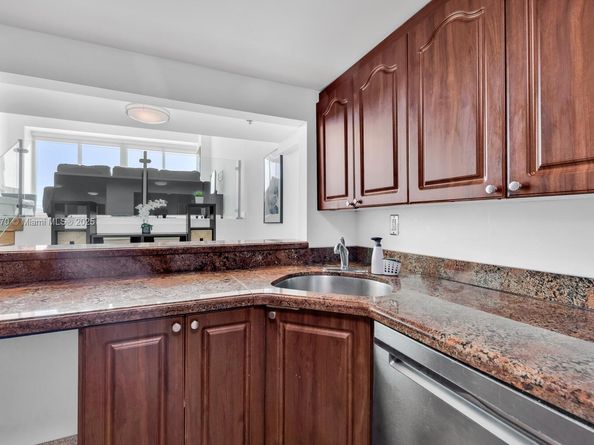 5445 Collins Ave M9 M10 M11 M12, Miami Beach FL 33140