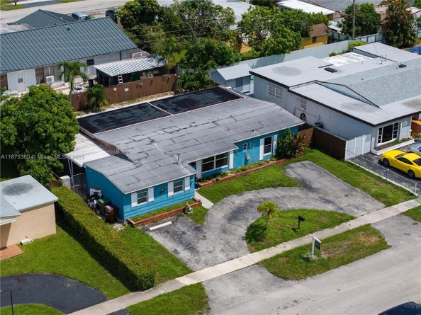 1317 W 61st Pl, Hialeah FL 33012