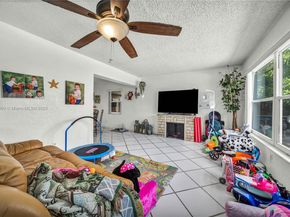 1317 W 61st Pl, Hialeah FL 33012