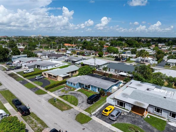 1317 W 61st Pl, Hialeah FL 33012