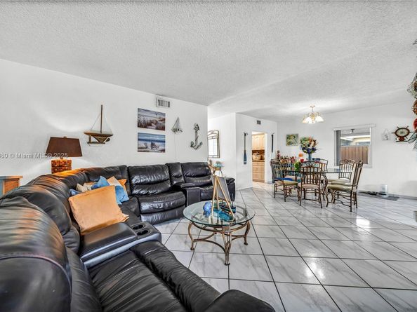 1317 W 61st Pl, Hialeah FL 33012