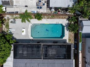 1317 W 61st Pl, Hialeah FL 33012