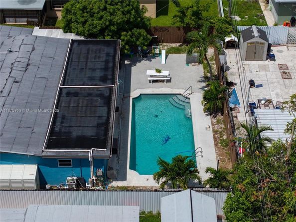 1317 W 61st Pl, Hialeah FL 33012
